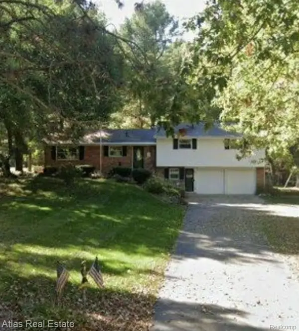 5920 Grange Hall, Holly, MI 48442