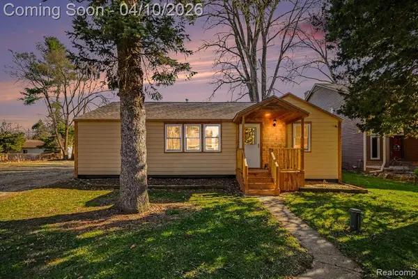 211 Cardinal, Commerce Twp, MI 