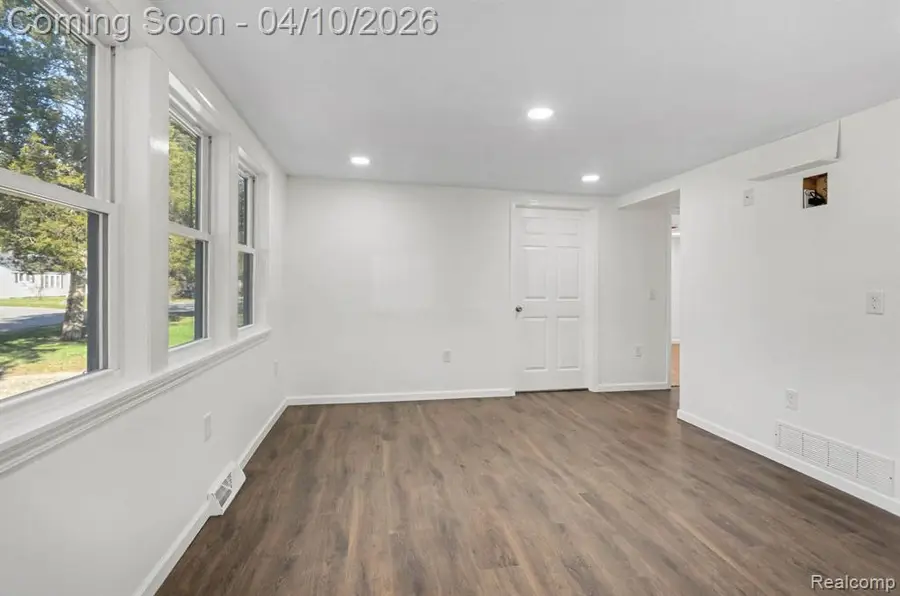 211 Cardinal, Commerce Township, MI 48382 - #2