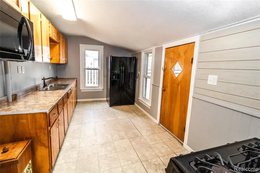 6 Law, Lapeer, MI 48446 - #3