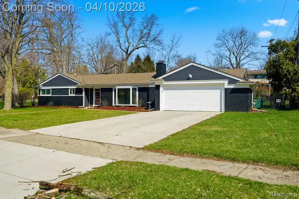34164 Alta Loma, Farmington, MI 48335