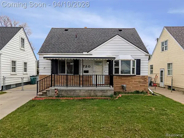 720 E Robert, Hazel Park, MI 48030