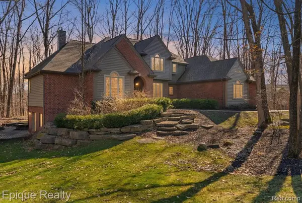 9155 Kelly Lake, Clarkston, MI 48348