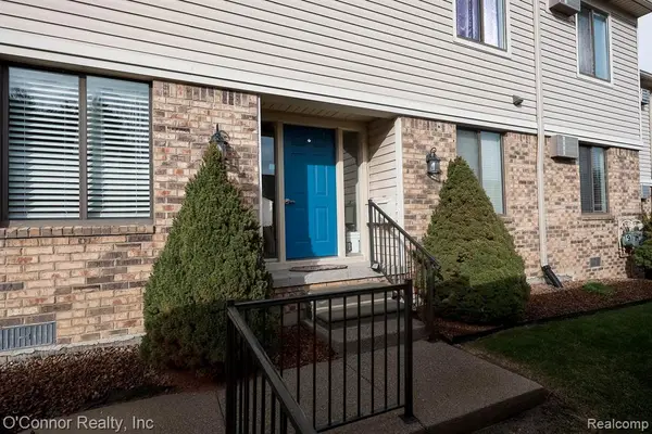 1700 River #10, Marysville, MI 48040