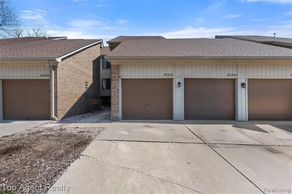42372 Lochmoor, Clinton Township, MI 48038
