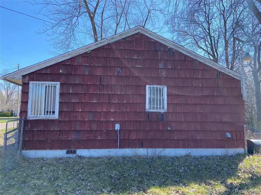 140 E Alma, Flint, MI 48505 - #3