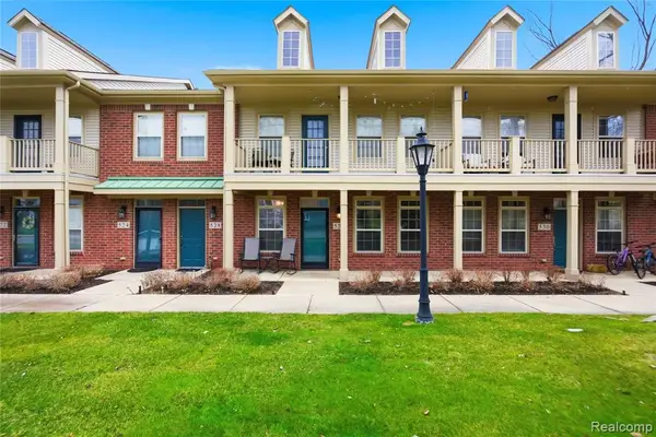 526 Red Oak, Walled Lake, MI 48390