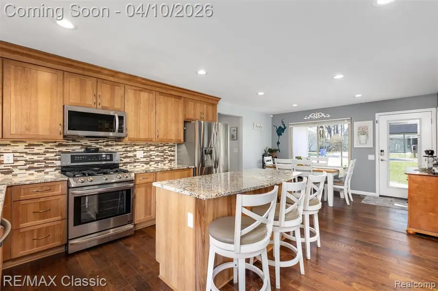 484 W Beechdale, Commerce Township, MI 48382 - #2