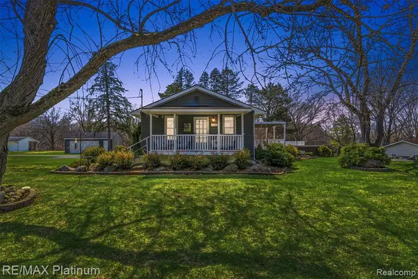 11124 White Lake, Fenton, MI 48430