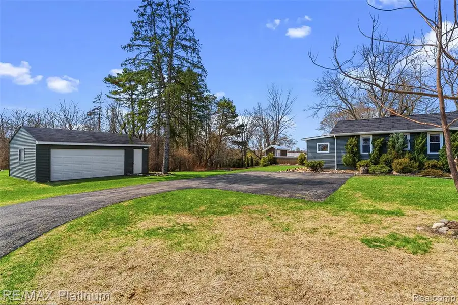 11124 White Lake, Fenton, MI 48430 - #2