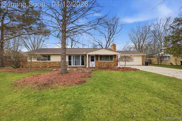2455 Ivanhoe, West Bloomfield, MI 48324