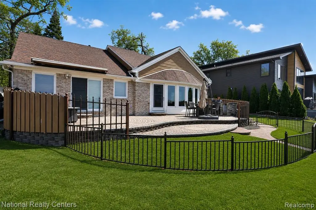 560 Black Oaks, Howell, MI 48843 - #1