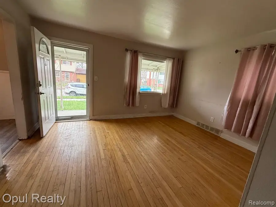 34810 Richard, Wayne, MI 48184 - #2