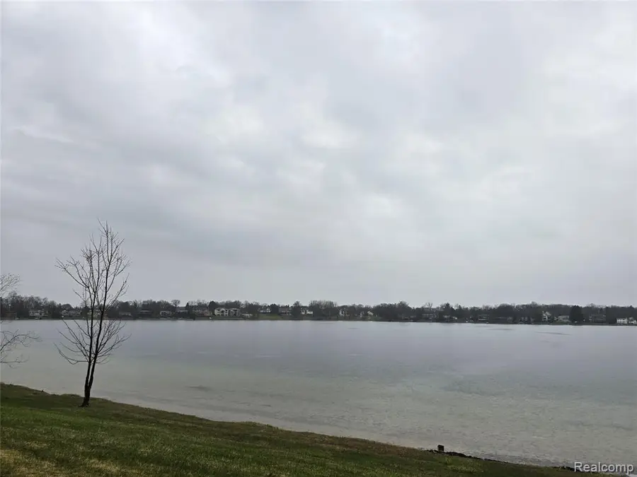 1932 Klingensmith #56 B, Bloomfield Hills, MI 48302 - #3