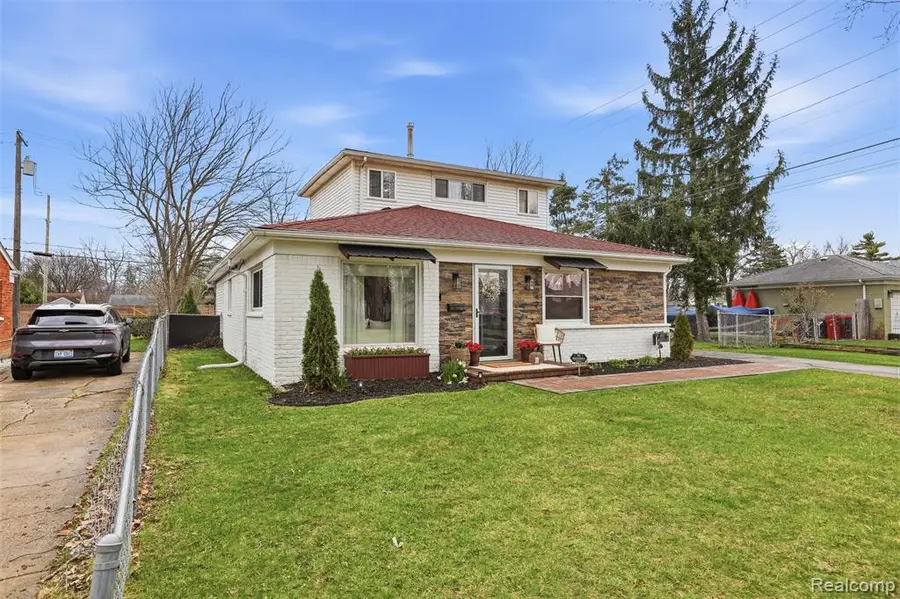 28042 Brentwood, Southfield, MI 48076 - #3