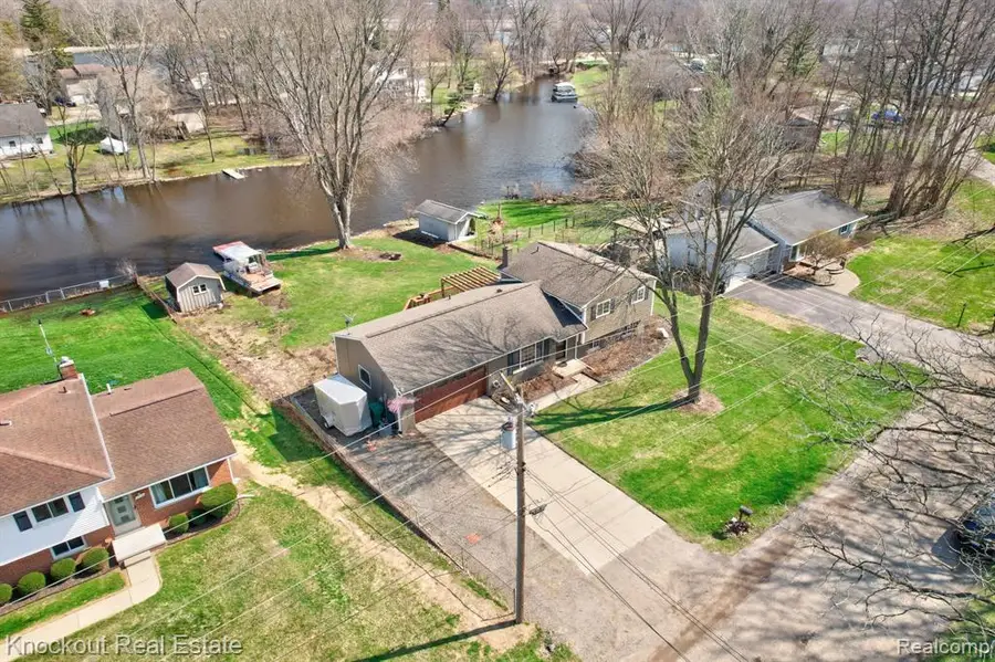 5936 Wellington, Clarkston, MI 48346 - #2