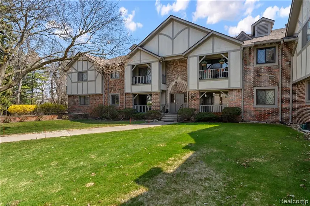 42160 Woodward #17, Bloomfield Hills, MI 48304 - #1