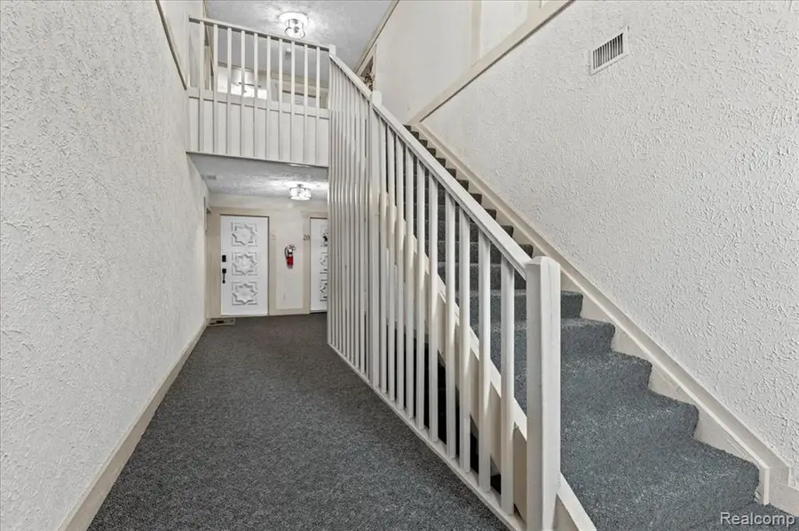 42160 Woodward #17, Bloomfield Hills, MI 48304 - #2