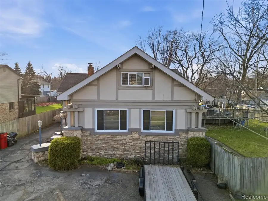 34327 Jefferson, Harrison Township, MI 48045 - #2