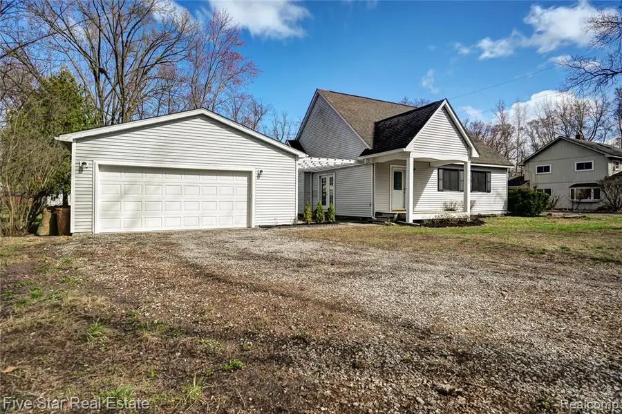 3165 Chenoa, Commerce Township, MI 48382 - #2