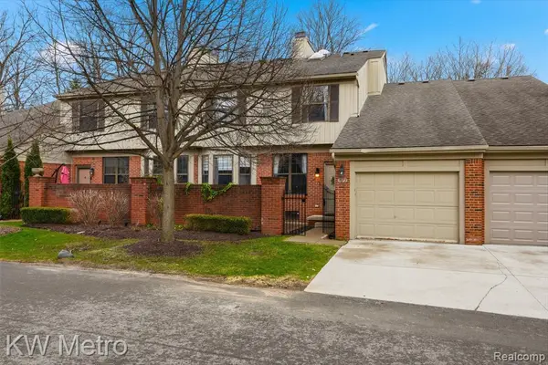 7072 Green Farm, West Bloomfield, MI 48322