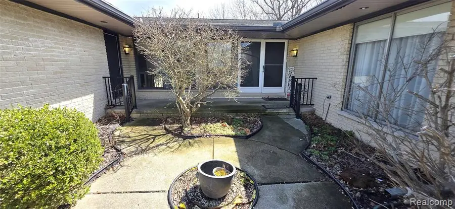 22411 Twyckingham, Southfield, MI 48034 - #2