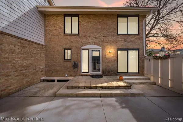 7451 Pebble, West Bloomfield, MI 48322