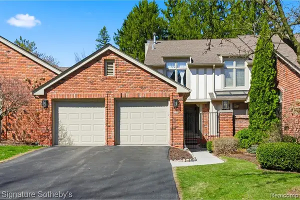 24122 Bingham Pointe #24, Bingham Farms, MI 48025