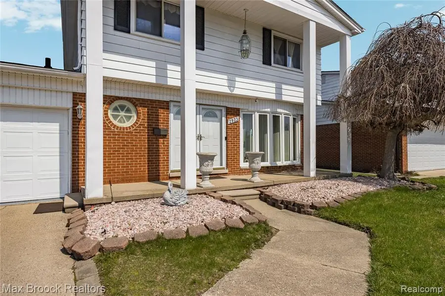 2923 Groves, Sterling Heights, MI 48310 - #3