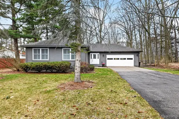 5569 Lakeshore, Fort Gratiot, MI 48059