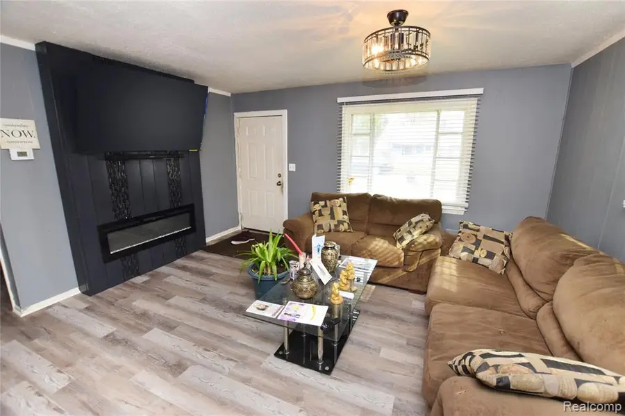 409 W Alma, Flint, MI 48505 - #2