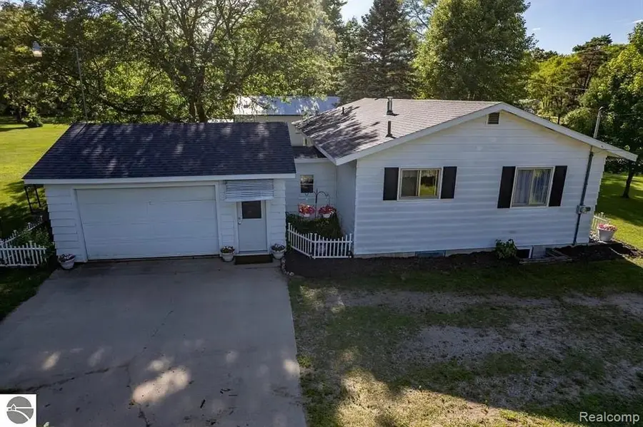 6365 W Airline, Weidman, MI 48893 - #3