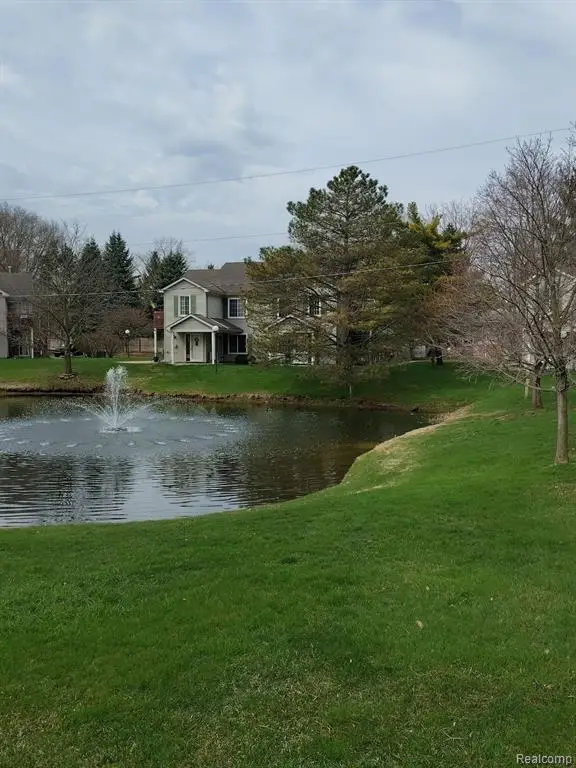 5025 S Saybrook #15, Waterford, MI 48327 - #2