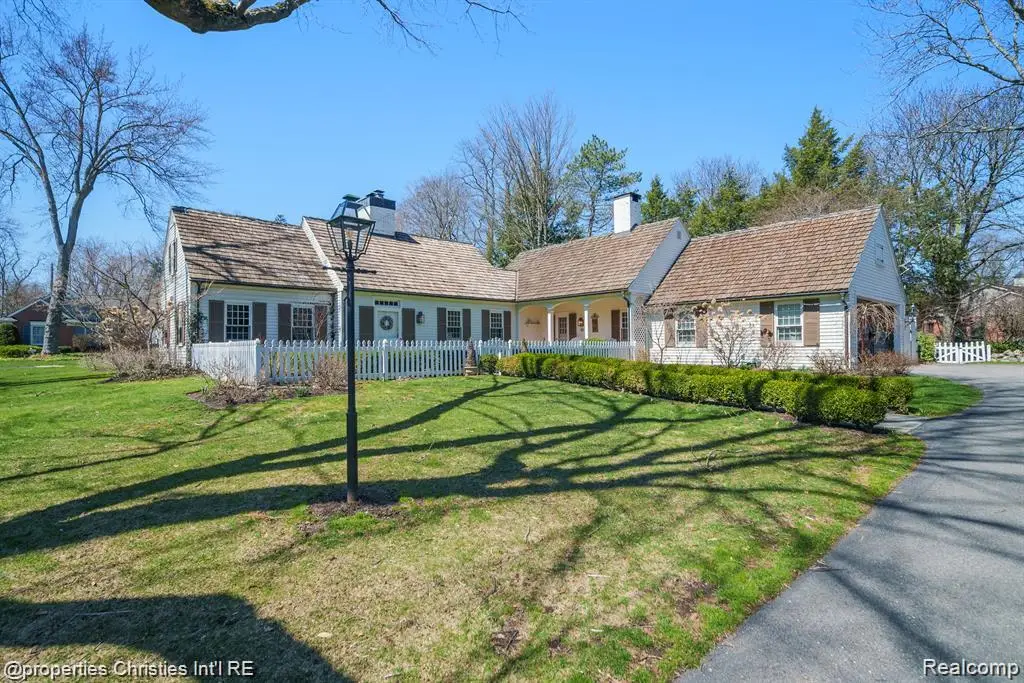 6050 W Surrey, Bloomfield Hills, MI 48301 - #1