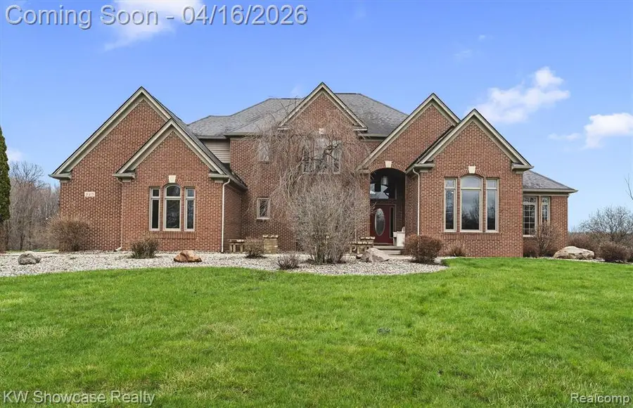 8315 E Allen, Fenton, MI 48430 - #3