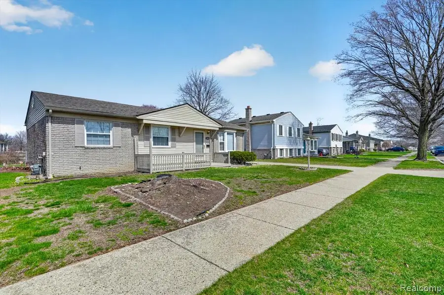 38662 Summers, Livonia, MI 48154 - #2