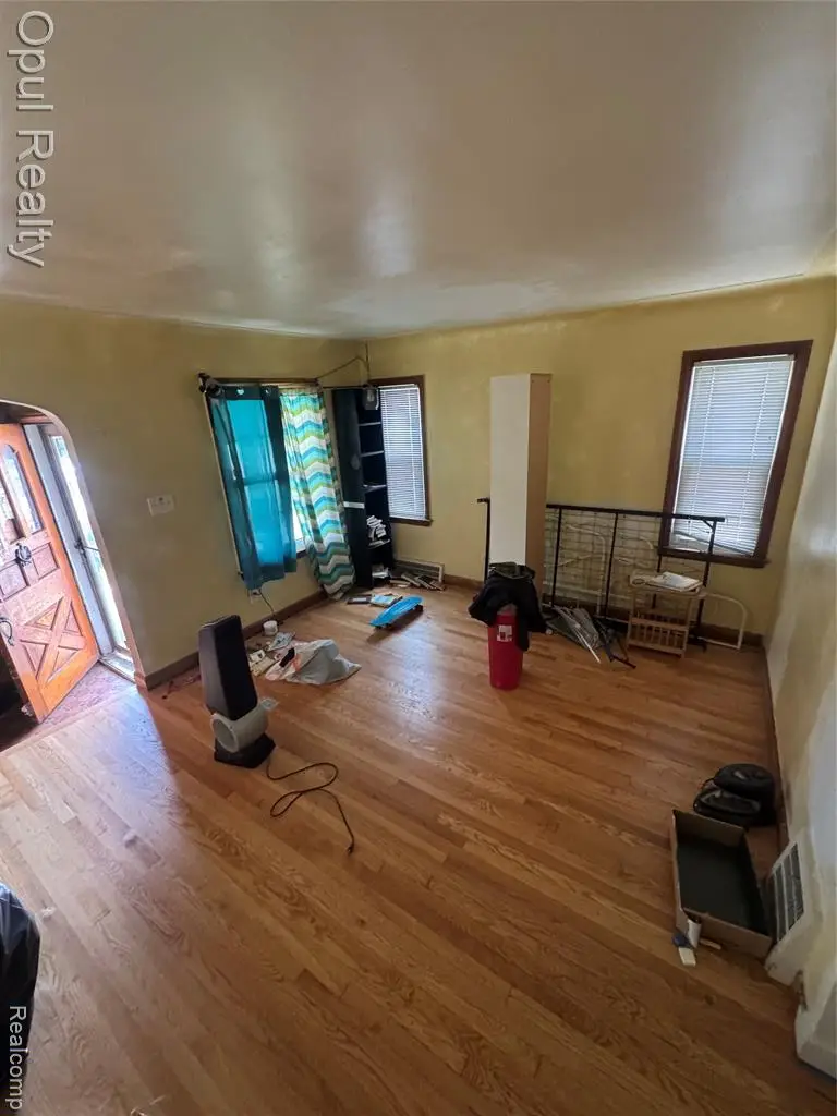 6884 Memorial, Detroit, MI 48228 - #3