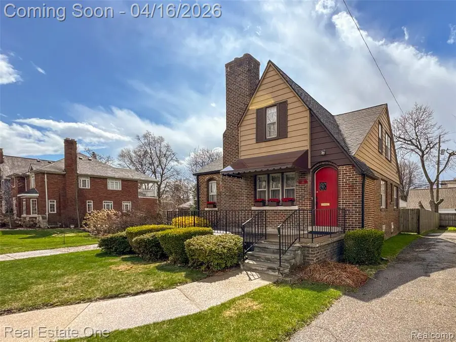 486 W Iroquois, Pontiac, MI 48341 - #2