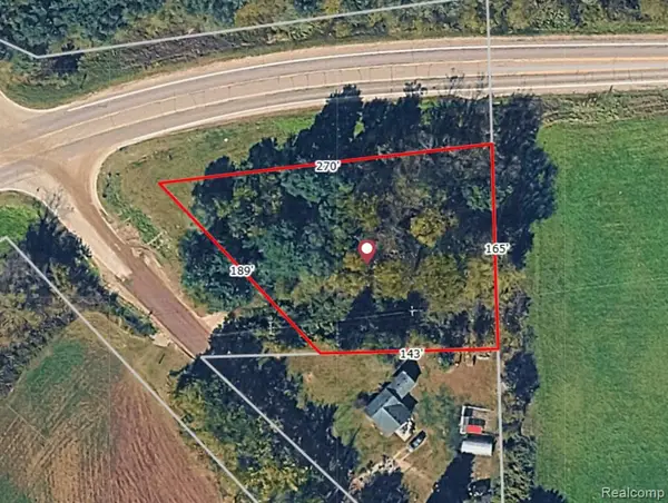 4612 Grange Hall, Holly, MI 48442