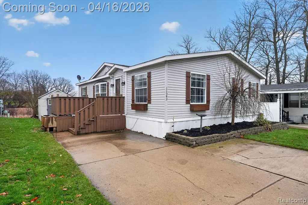 11542 Clearwater Dr, Fenton, MI 48430 - #1