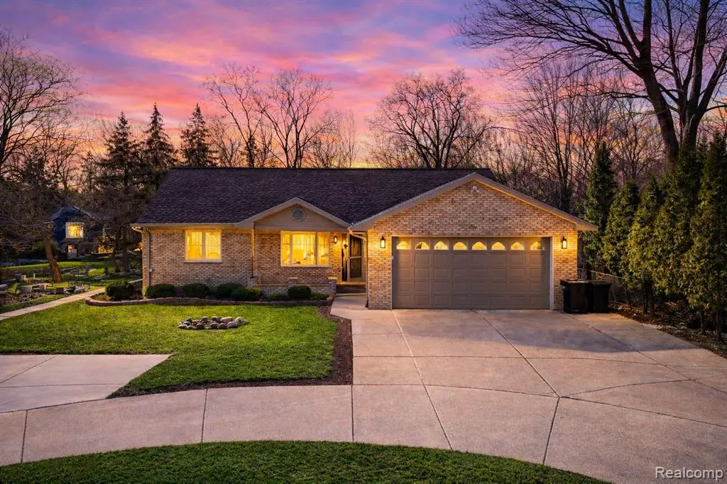 37209 Curwood, Sterling Heights, MI 48310 - #1