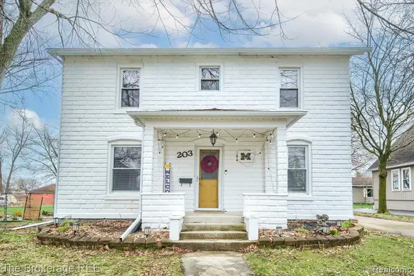 203 Sawyer, Grand Blanc, MI 48439