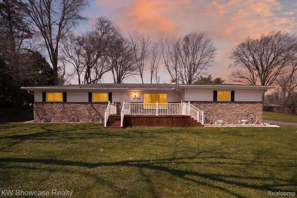 3762 Lakewood, Waterford, MI 48329 - #1