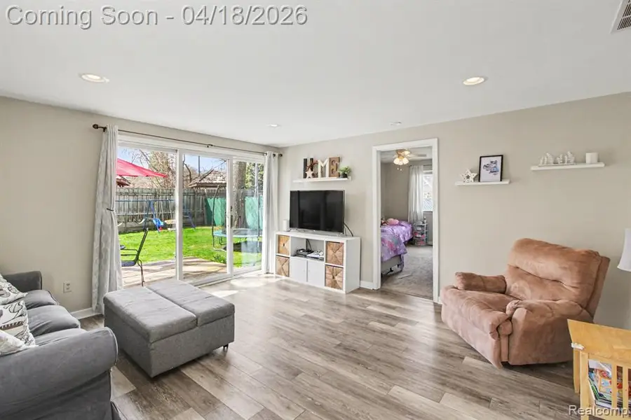 3039 Airport, Waterford, MI 48329 - #3