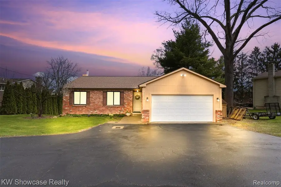 3330 Benstein, Commerce Township, MI 48382 - #2