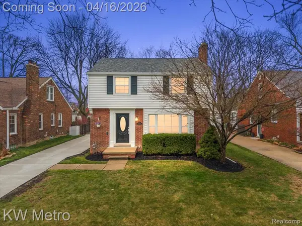 1904 Manchester, Grosse Pointe Woods, MI 48236