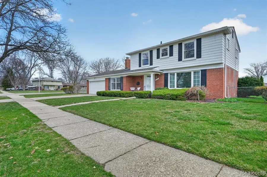 21520 Goethe Ave, Grosse Pointe Woods, MI 48236 - #3