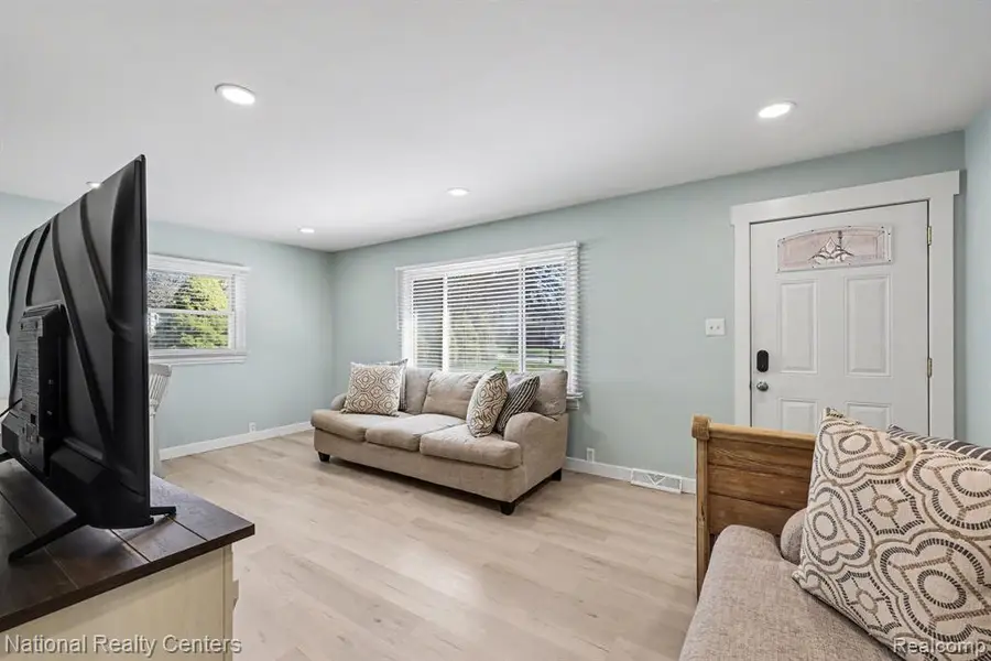 586 Bagley, Lake Orion, MI 48362 - #3