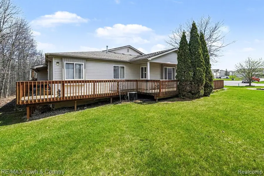 9358 Parkview, Grand Blanc, MI 48439 - #2