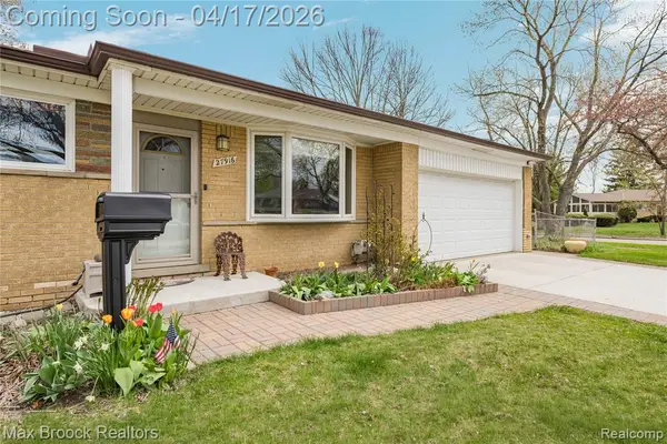 27916 Walker, Warren, MI 48092